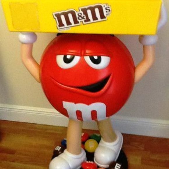 M&M RED CHARACTER DISPLAY WITH TRAY NEW IN THE BOX - Picture 2 of 6